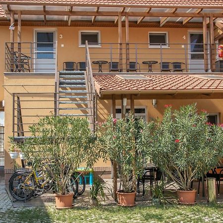 Oros House Apartmanhaz Orosháza Екстериор снимка