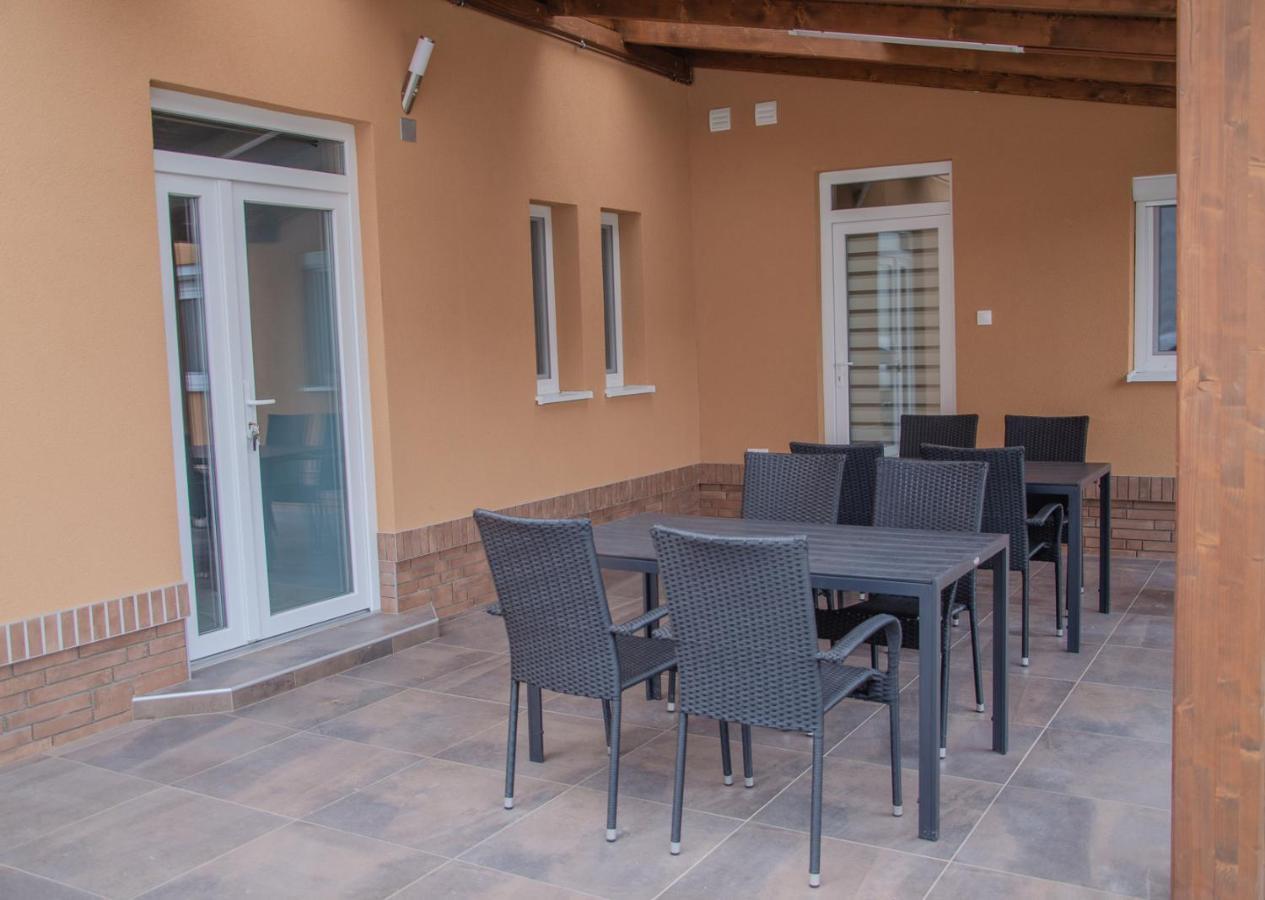 Oros House Apartmanhaz Orosháza Екстериор снимка
