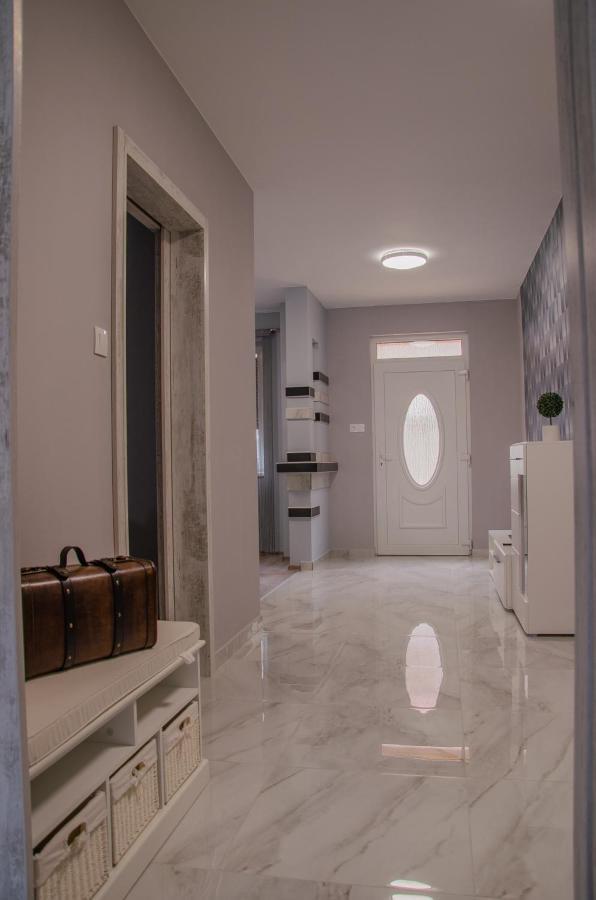 Oros House Apartmanhaz Orosháza Екстериор снимка